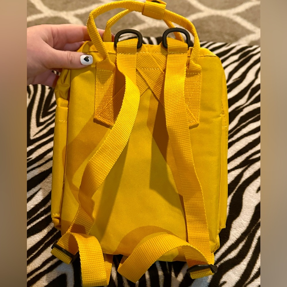 Fjällräven Kånken Yellow Mini Backpack Zippered Bag NWT - Picture 2 of 3